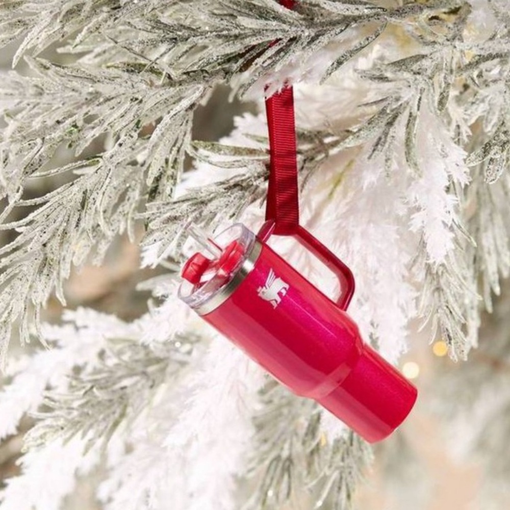 Stanley LIMITED EDITION 2024 Mini Quencher Keychain Ornament - Picture 2 of 16